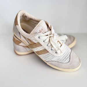 Gola Badminton Weave women's sneaker in off-white gold/silver metallic size 9